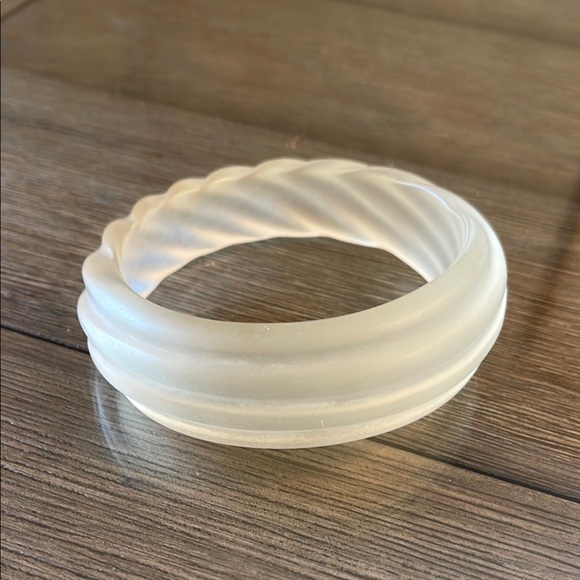 Vintage Jewelry - Vintage Elegant Frosted Bangle Bracelet Acrylic or Lucite
